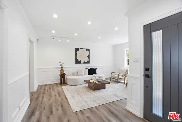 17721 Burbank Boulevard, Encino, California 91316