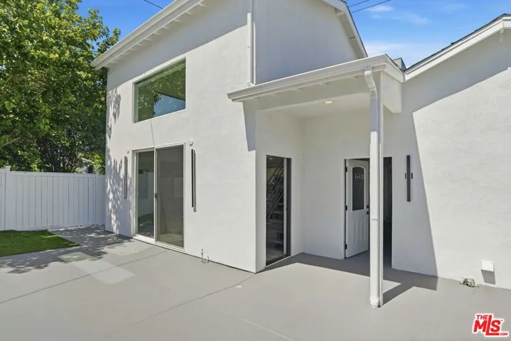 17721 Burbank Boulevard, Encino, California 91316