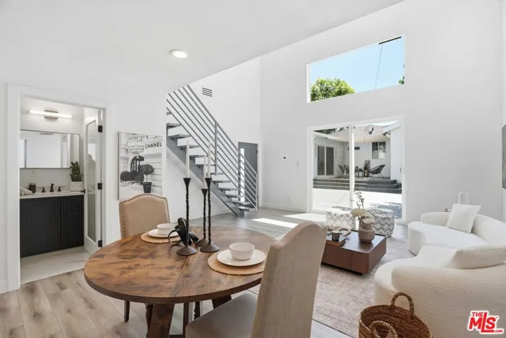 17721 Burbank Boulevard, Encino, California 91316