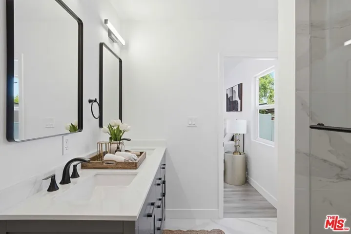 17721 Burbank Boulevard, Encino, California 91316