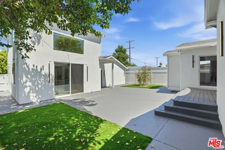 17721 Burbank Boulevard, Encino, California 91316