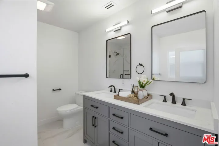 17721 Burbank Boulevard, Encino, California 91316