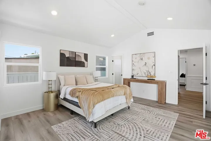 17721 Burbank Boulevard, Encino, California 91316