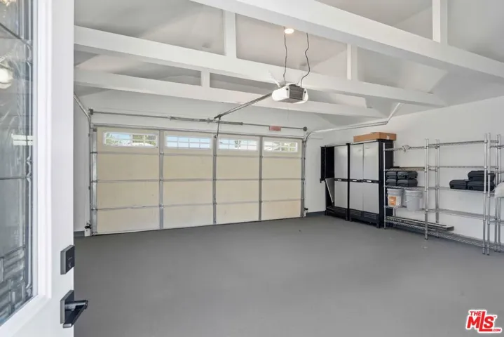 17721 Burbank Boulevard, Encino, California 91316