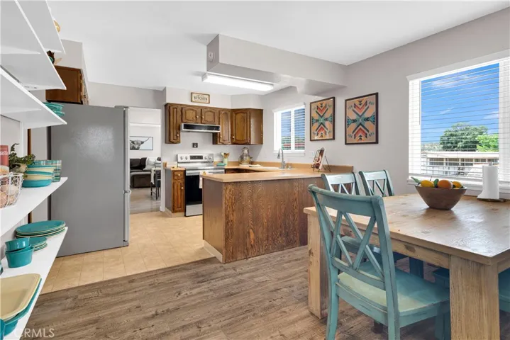 Expansive Country Kitchen with Breakfast Nook