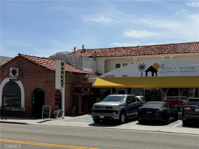 Nick + Sons Gourmet Market and Beach Pizza - a short walk away!