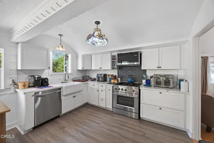 3-web-or-mls-Upmarketmedia_228Hig-057