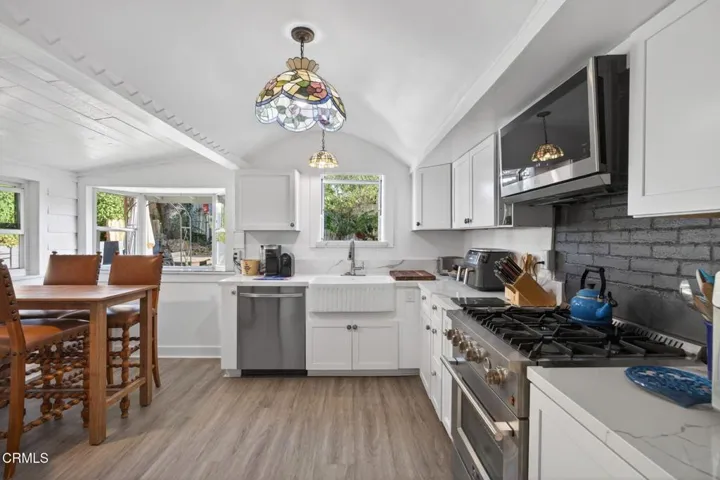 3-web-or-mls-Upmarketmedia_228Hig-054