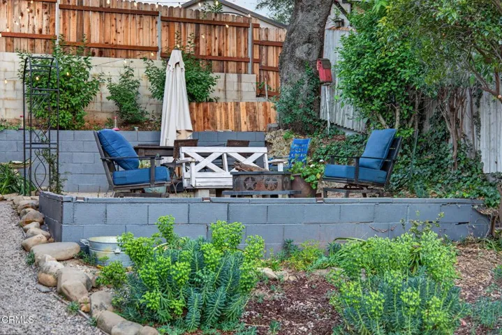 6-web-or-mls-Upmarketmedia_228Hig-093