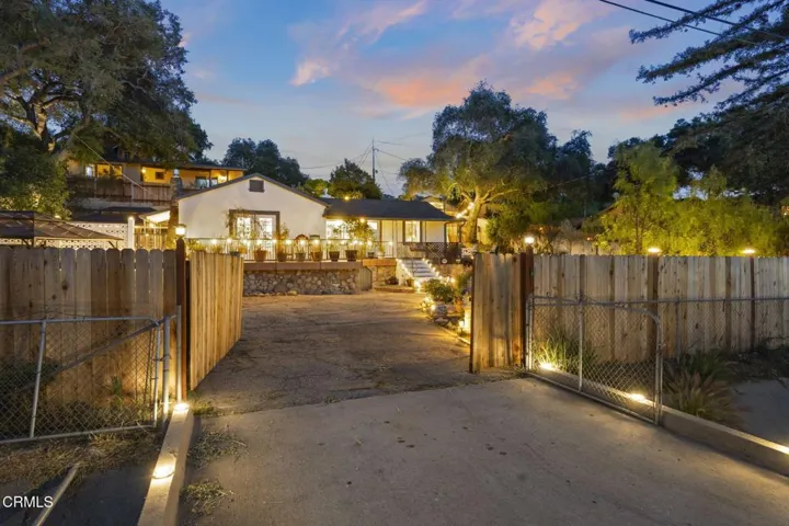4aa-web-or-mls-Upmarketmedia_228Hig-twi-
