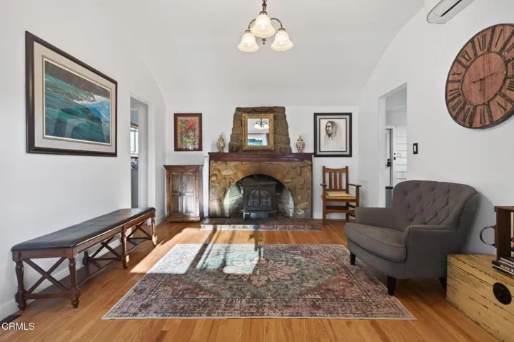 3-web-or-mls-Upmarketmedia_228Hig-034