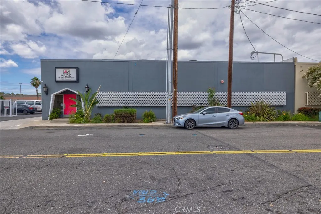 1845 S Lewis