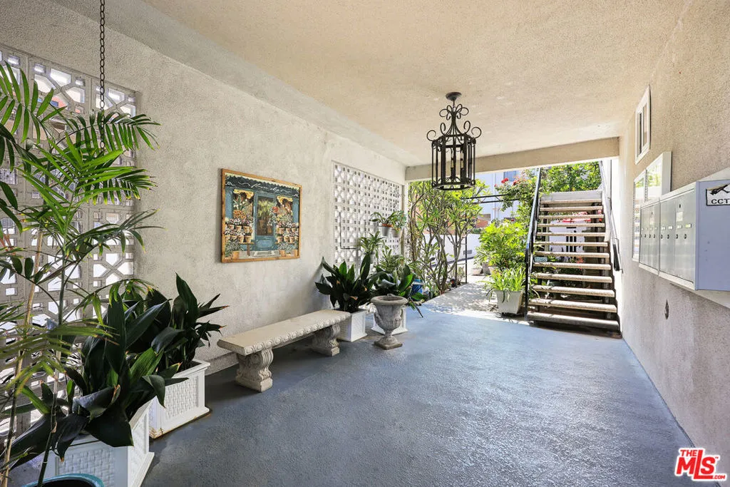 11130 Huston Street, North Hollywood, California 91601 — photo 5