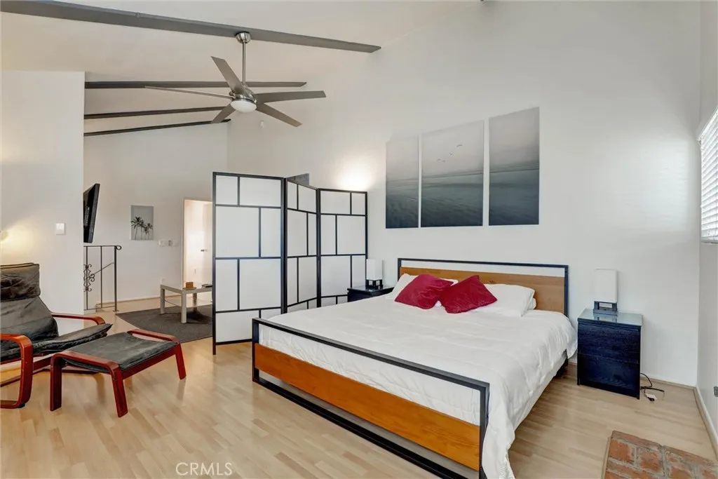 Upper-level flex living space