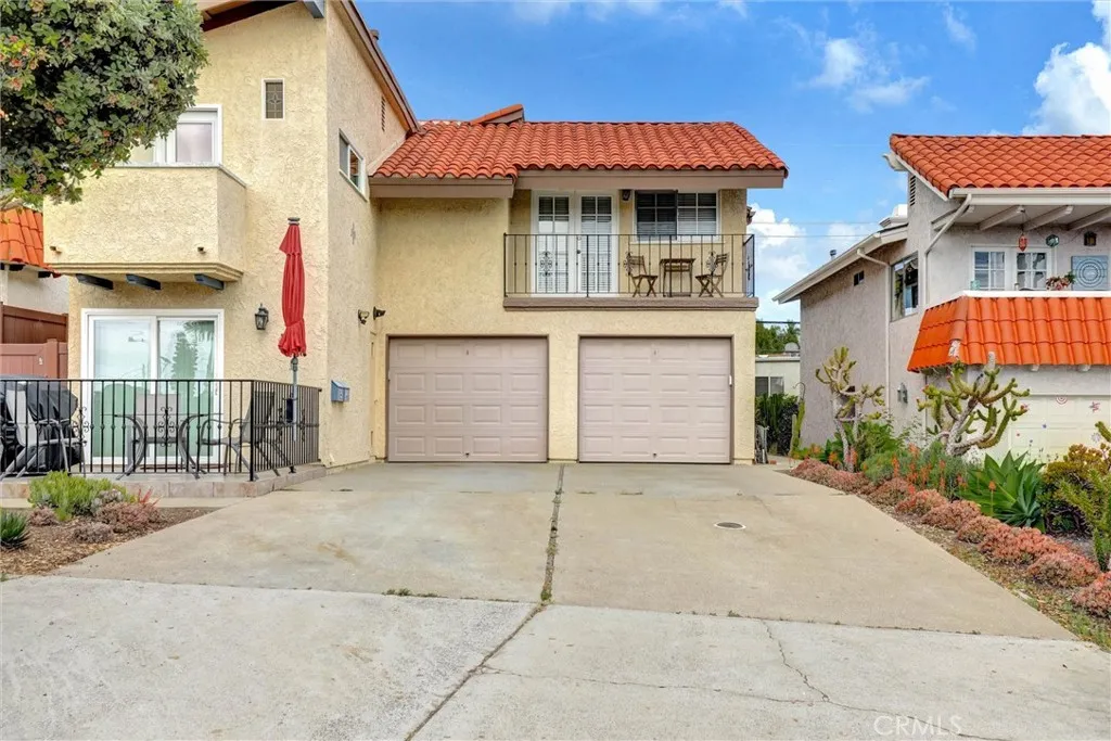 1-car garage and 2-car tandem driveway