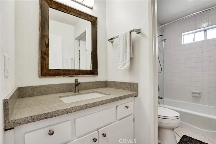 Upstairs full bathroom