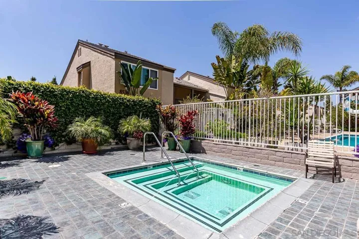 8571 Villa La Jolla Drive L, La Jolla, California 92037