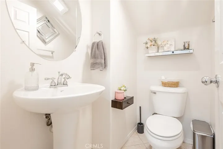 Downstairs 1/2 Bath