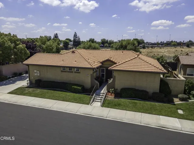 13_front_exterior_10