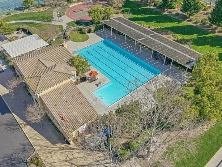 HEATED COMMUNITY POOL: JUST A SHORT WALK FROM YOUR HOME!