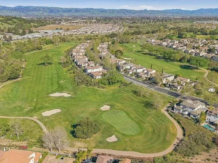 EAGLE RIDGE GOLF COURSE COMMUNITY