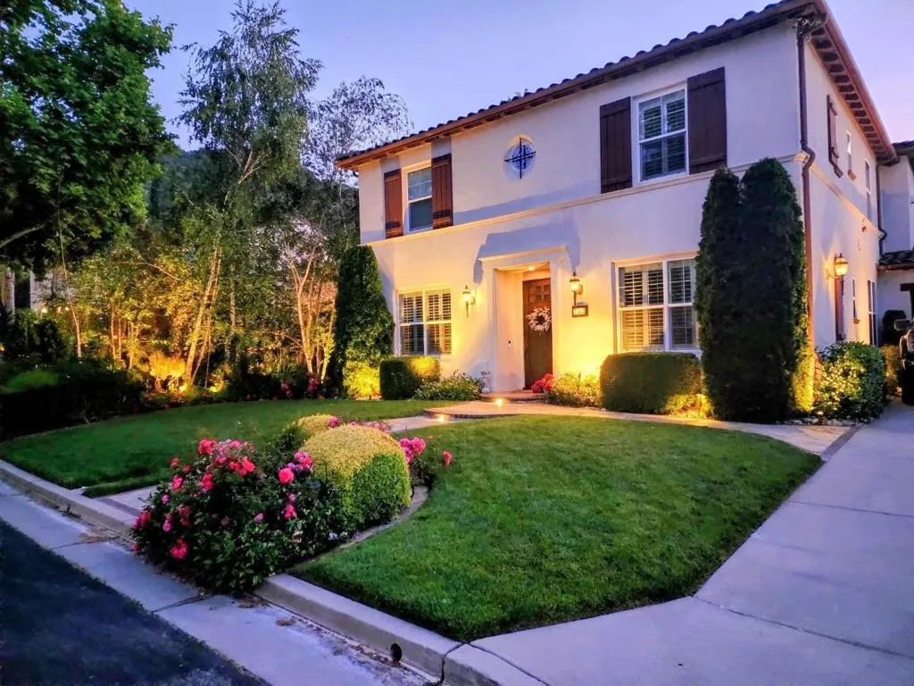 Front Yard at Night: Beautiful Lighting