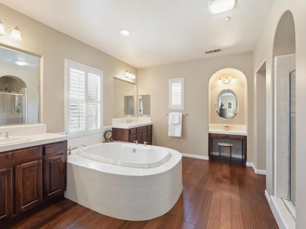 Primary Bathroom / Dual Sinks / Makeup Vanity