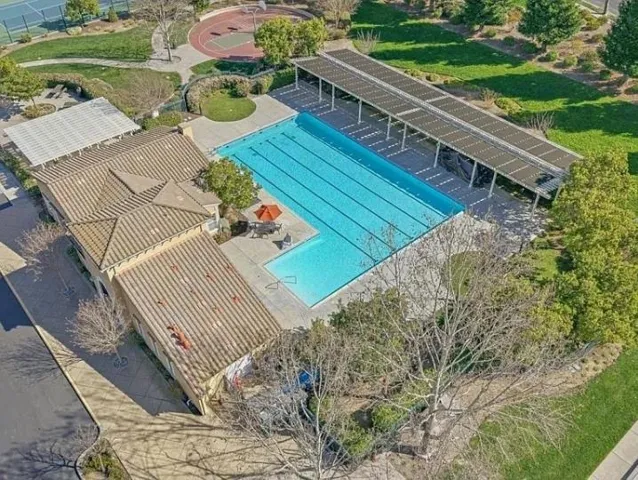 HEATED COMMUNITY POOL: JUST A SHORT WALK FROM YOUR HOME!