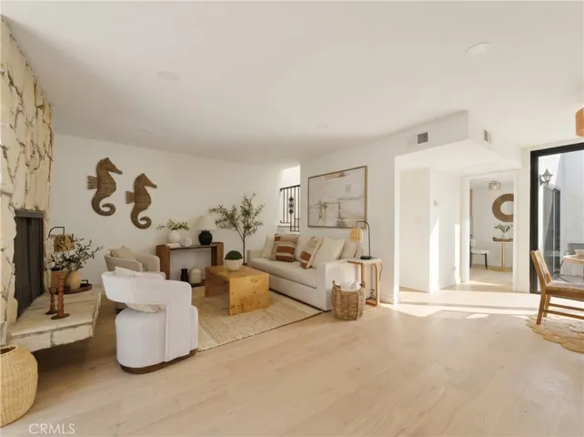 8125 Redlands, Playa Del Rey, California 90293