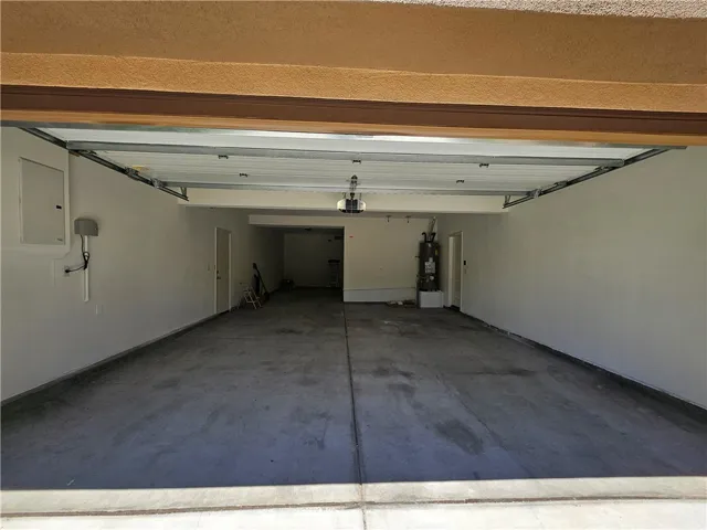 Expansive garage
