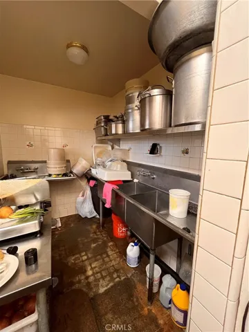 2148 Venice, Los Angeles, California 90006