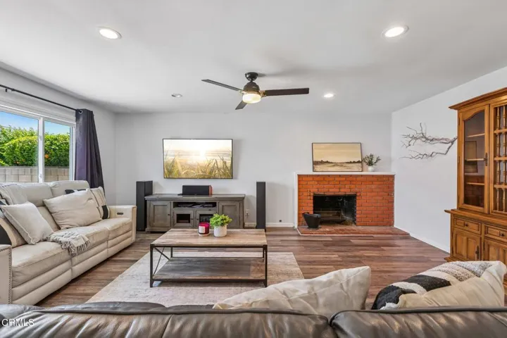 6-web-or-mls-Dunnigan St-S0106-006