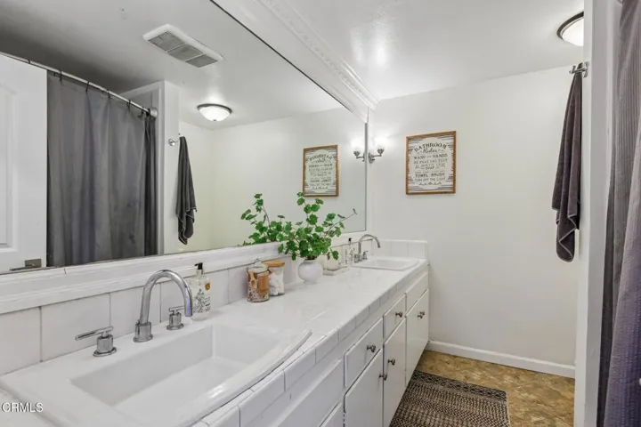 19-web-or-mls-Dunnigan St-S0106-019