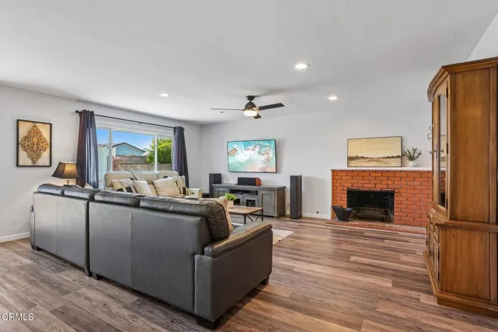 7-web-or-mls-Dunnigan St-S0106-007