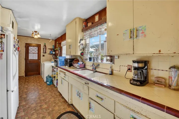 15043 Howellhurst, Baldwin Park, California 91706