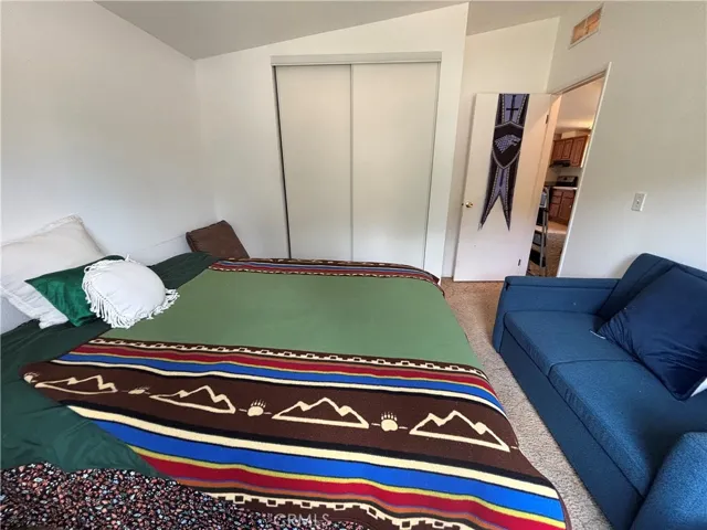 Second bedroom.
