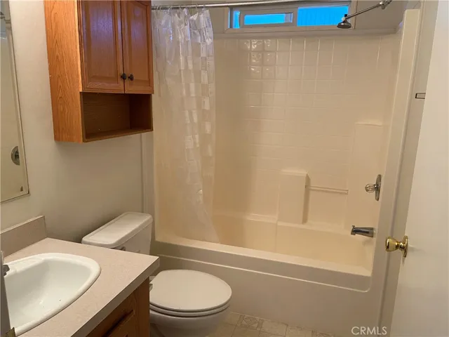 Second bathroom/Tub in shower.