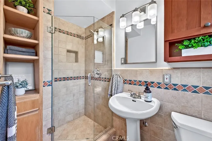 1962 Fullerton Avenue, Costa Mesa, California 92627