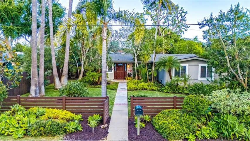 1962 Fullerton Avenue, Costa Mesa, California 92627