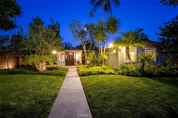 1962 Fullerton Avenue, Costa Mesa, California 92627