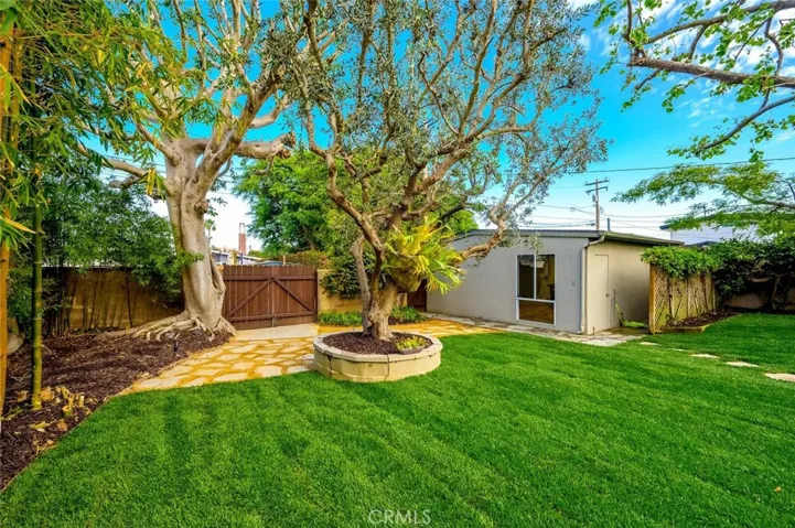 1962 Fullerton Avenue, Costa Mesa, California 92627