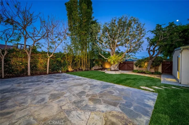 1962 Fullerton Avenue, Costa Mesa, California 92627