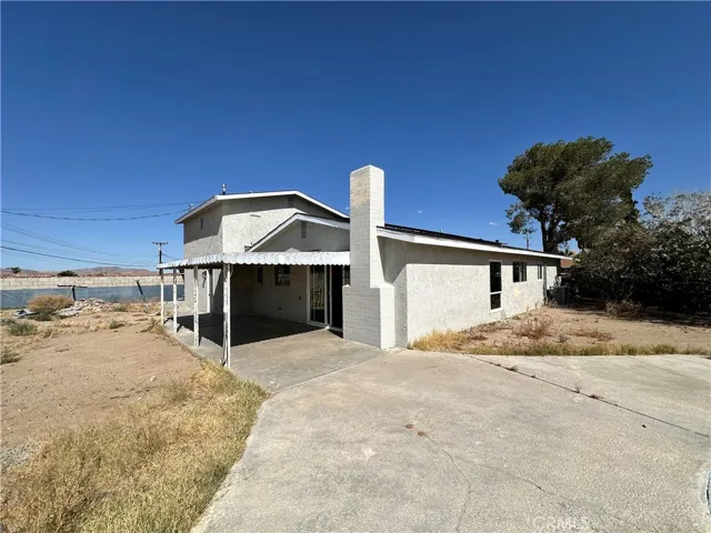Covered Patio & Backyard – Covered patio extends the living space outdoors and provides a shaded area for relaxing or entertaining. The expansive backyard offers ample room for future customization and outdoor enjoyment.