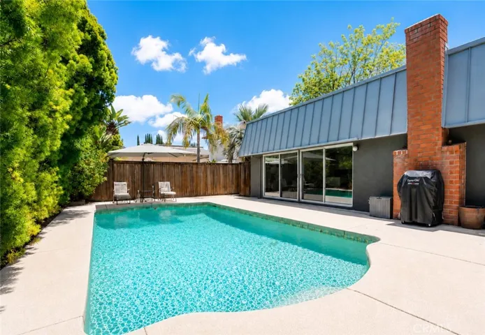 POOL & BACKYARD