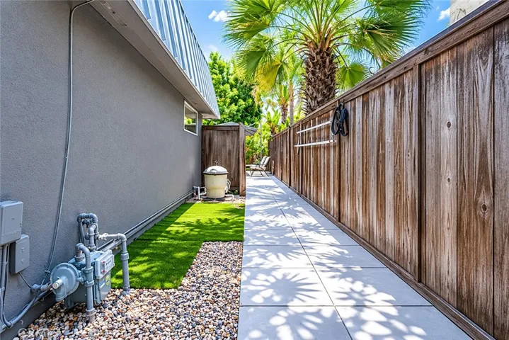SIDEYARD