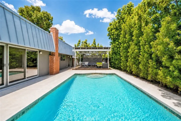 POOL & BACKYARD