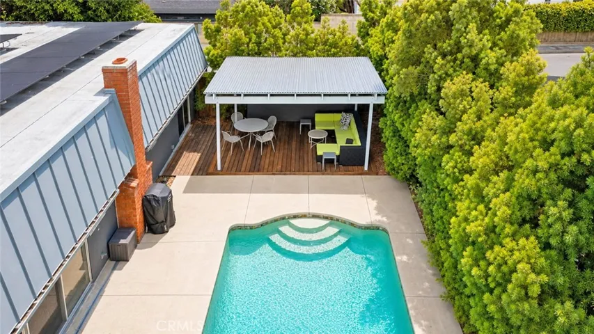 POOL & BACKYARD