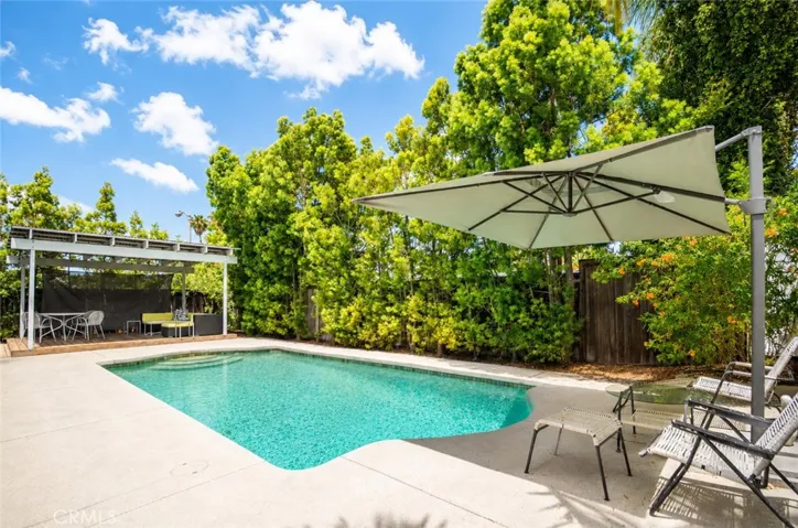 POOL & BACKYARD