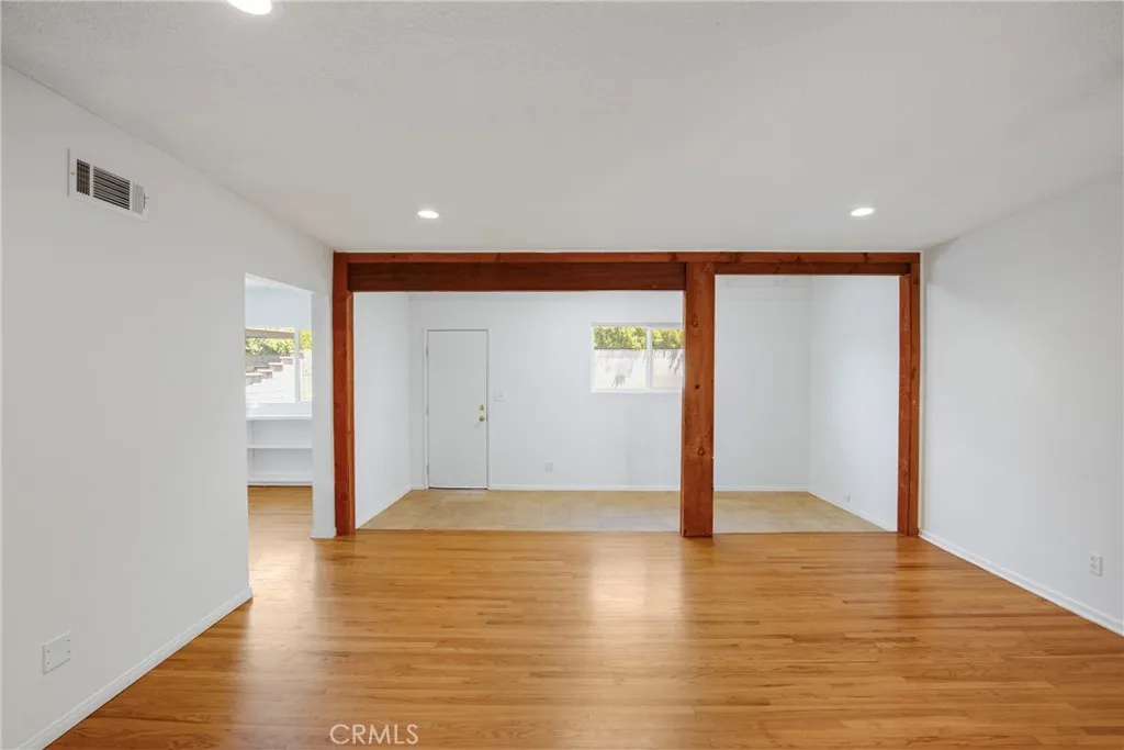 Spacious living room