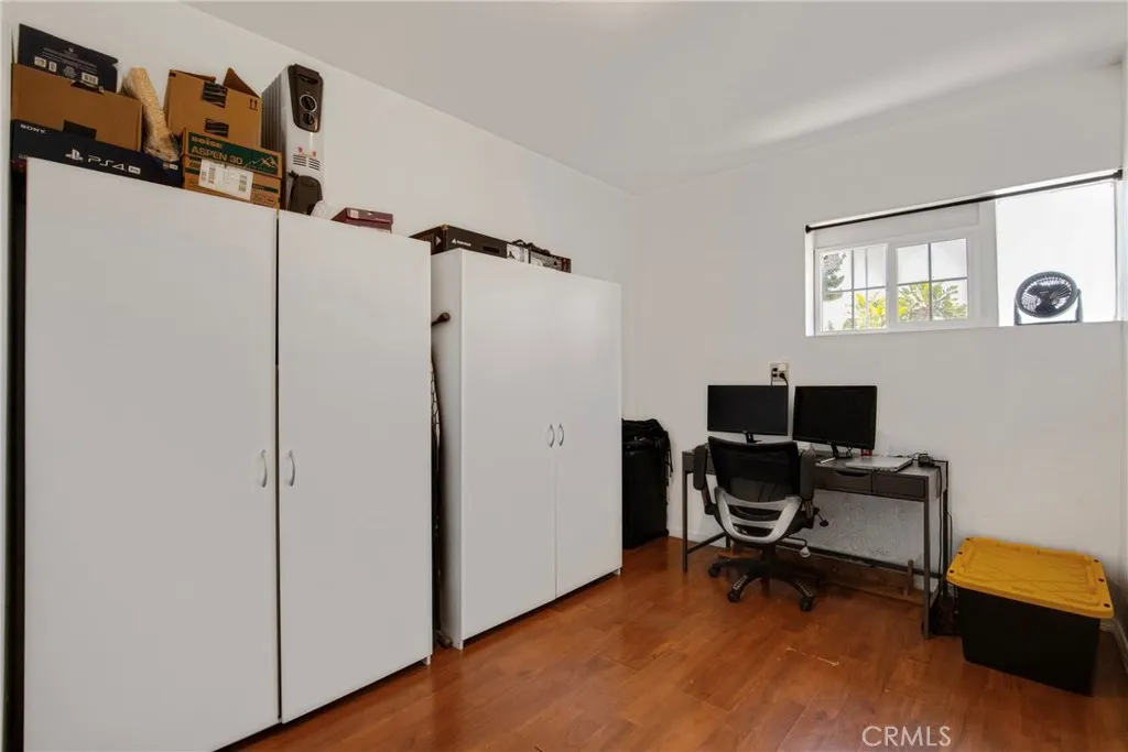 Converted garage, room 1